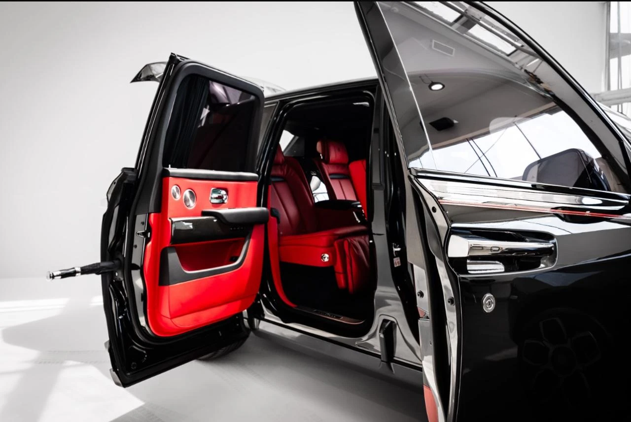 Rolls-Royce Rolls Royce Cullinan Black Badge 2022 - Luxury Car thumbnail NaN